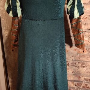 Costume- lots of details size Adult 8/10